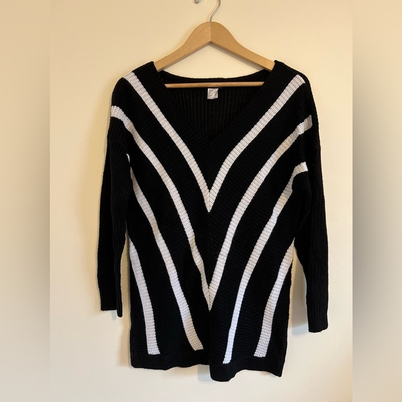 VENUS Womens Sweater Small Ribbed Knit Black White Deep VNeck Long Sleeve Winter - Picture 3 of 16